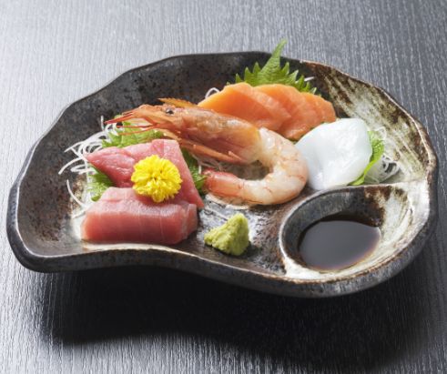 Assorted sashimi